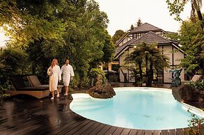 Hana Lodge