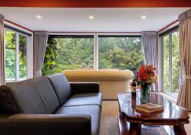 Hana Lodge