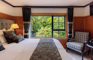 Hana Lodge