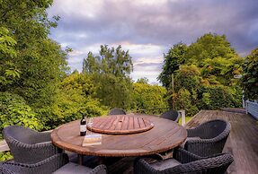 Hana Lodge