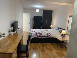 Inviting 2-bed Apartment Near Heathrow