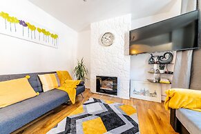 Stylish 3-bed House With Free Parking & Wifi