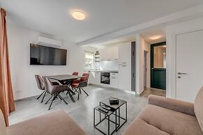 Apt With Terrace and sea View, in Heart of Split