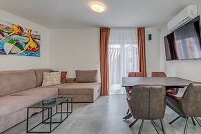 Apt With Terrace and sea View, in Heart of Split