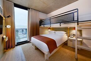 Moxy Sydney Airport