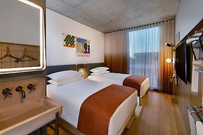 Moxy Sydney Airport