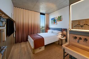 Moxy Sydney Airport