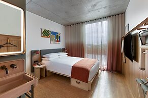 Moxy Sydney Airport