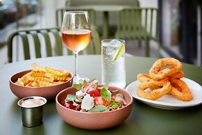 Moxy Sydney Airport