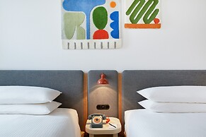 Moxy Sydney Airport