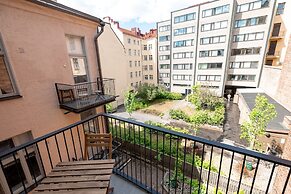 2ndhomes Deluxe 2BR Apt w Sauna&Balcony