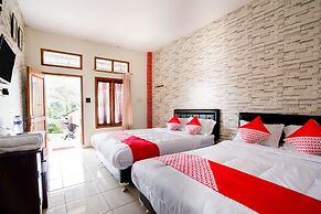 Super OYO 2961 Artana Bed & Breakfast