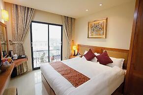 B Hotel
