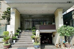 B Hotel