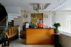 B Hotel