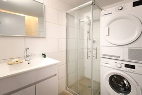 Spacious & Bright 3BR Apt with City View
