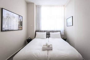 Spacious & Bright 3BR Apt with City View