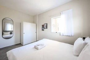 Spacious & Bright 3BR Apt with City View