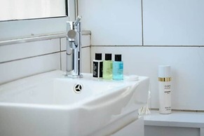Spacious & Bright 3BR Apt with City View