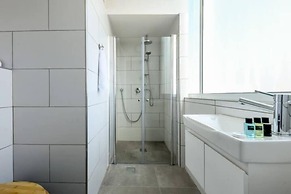 Spacious & Bright 3BR Apt with City View