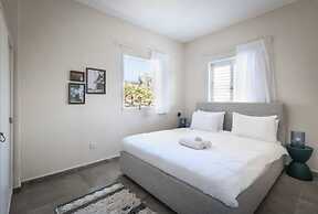 Spacious & Bright 3BR Apt with City View