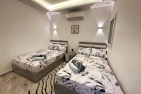 2 Bed Flat - Sleeps 6 - Pool - Parking - Wifi
