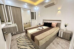 2 Bed Flat - Sleeps 6 - Pool - Parking - Wifi