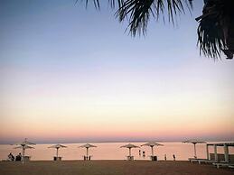 2 Bed Flat - Sleeps 6 - Pool - Parking - Wifi