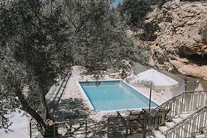 Zos Suites