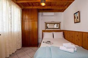 Anemelo Beach House in Panormos