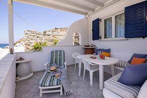 Anemelo Beach House in Panormos