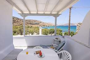 Anemelo Beach House in Panormos