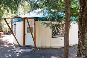 Riverbend Cottages & RV Resort