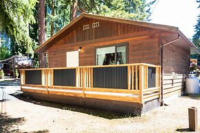 Riverbend Cottages & RV Resort