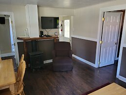 Riverbend Cottages & RV Resort
