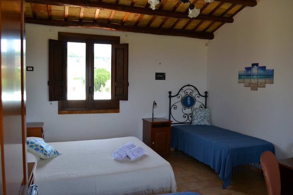 CALA BUGUTO hotel