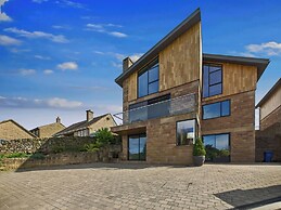 Oakwood House