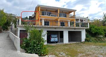 A5 Beachfront apt With a Balcony and sea View