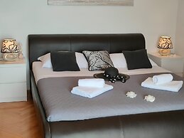 A6 Beachfront apt With big Terrace and sea View