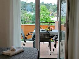 A4 Beachfront apt With big Terrace and sea View