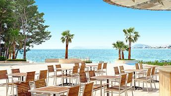 A4 Beachfront apt With big Terrace and sea View