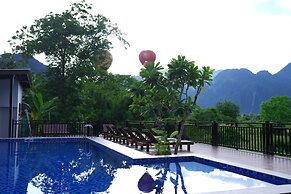 Mad Monkey  Vang Vieng