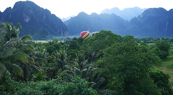 Mad Monkey  Vang Vieng
