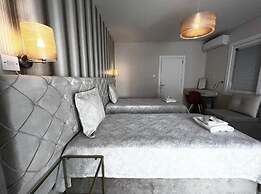 4 Bedroom Private Villa, Pool, Kyrenia Town