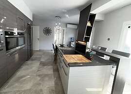 4 Bedroom Private Villa, Pool, Kyrenia Town