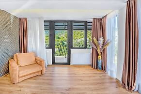 Solo Grand Boshuri Hotel