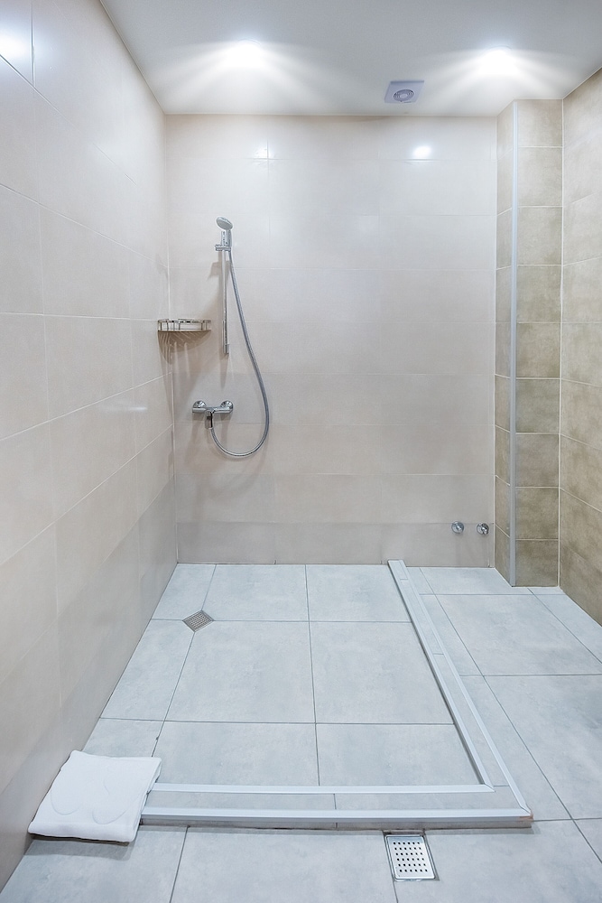 Solo Grand Boshuri Hotel