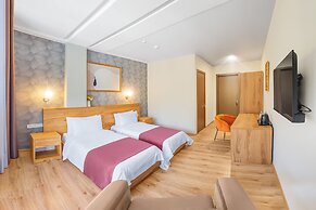 Solo Grand Boshuri Hotel