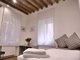 HELMIRAGE SUITE VIA DEL CORSO