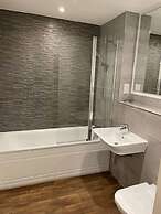 Modern 1-bed Apt, Sleeps 2 in Birmingham